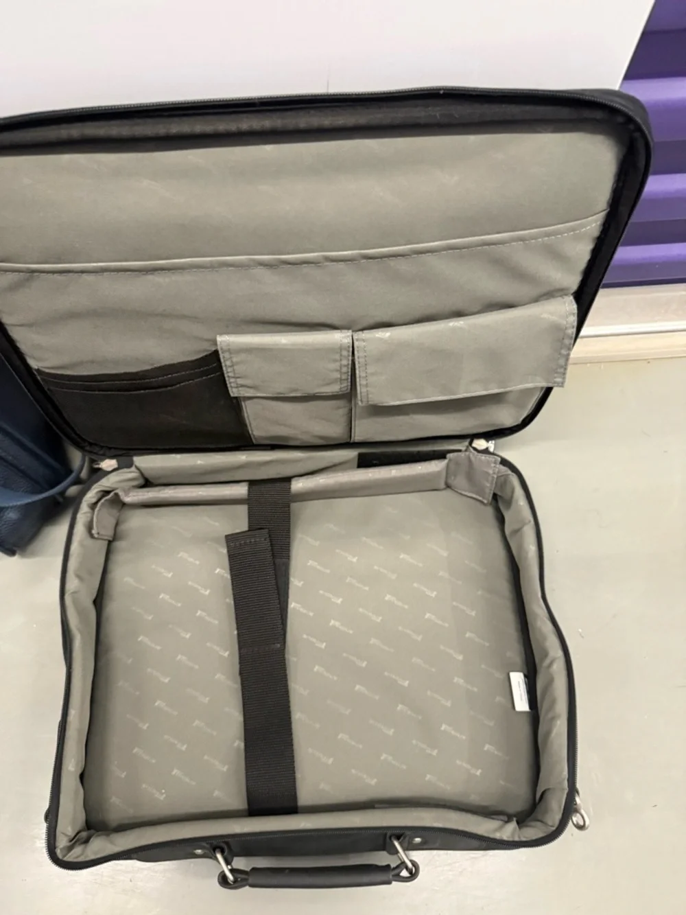 Targus Black Laptop Briefcase with Front Flap Pocket